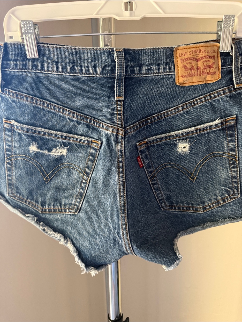 Levi’s 501 Original High Rise Distressed Denim Cut Off Shorts Button Fly Size 27 - Picture 5 of 5